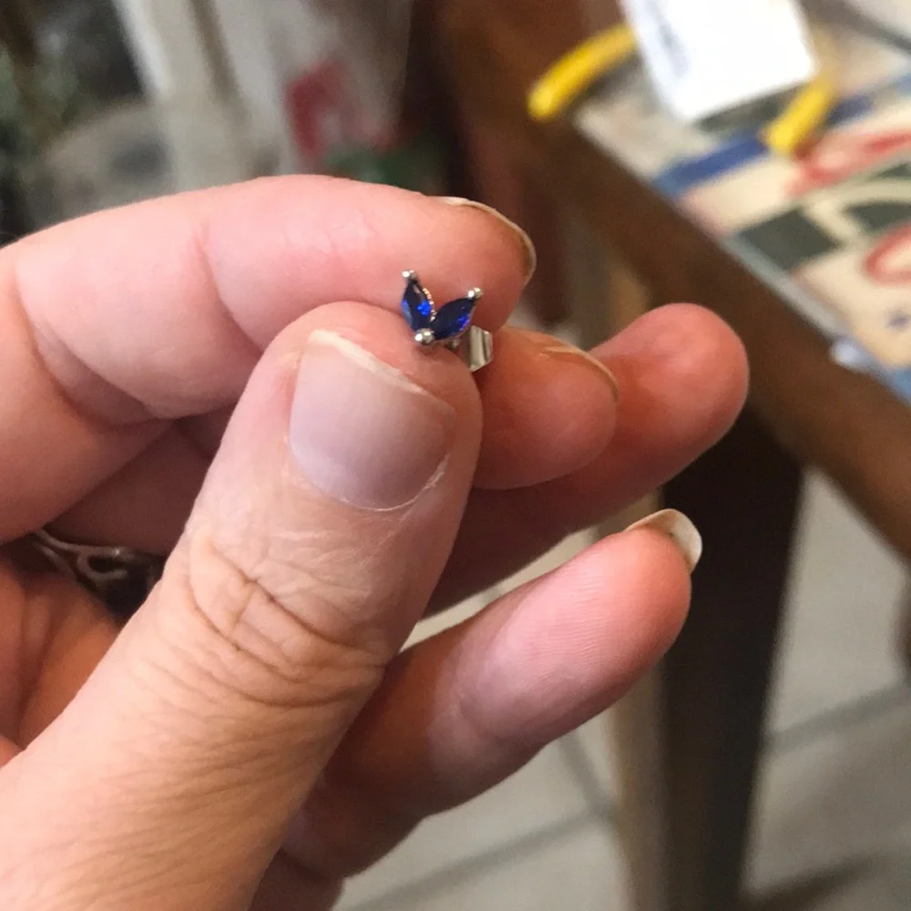 Elegant Silver and Blue Women's Earrings - Picture 4 of 4